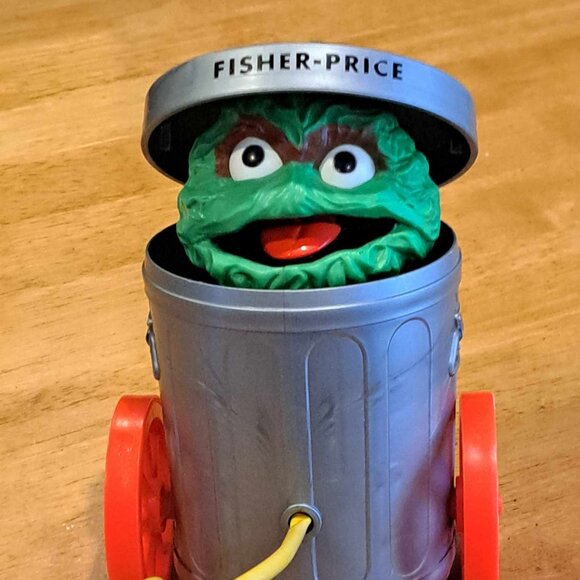 Vintage Fisher-Price 1977 Oscar the Grouch pop up pull toy - Picture 4 of 12